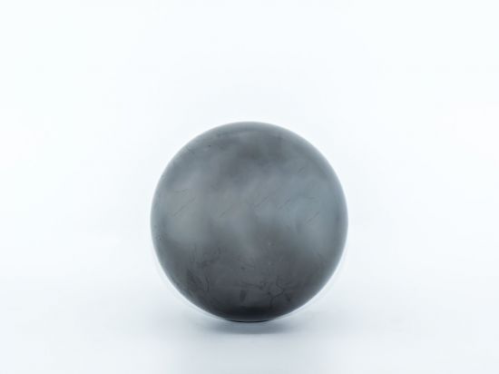 Šungitová koule, leštěná - Velikost II. (do 100g)