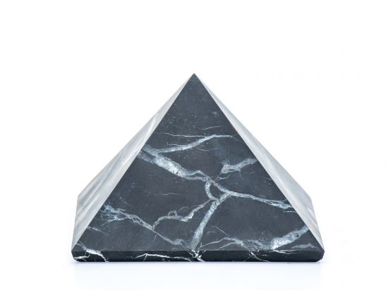 BEWIT Šungitová pyramida s křišťálem, neleštěná - 7 cm