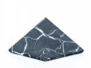BEWIT Šungitová pyramida s křišťálem, neleštěná - 7 cm